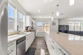 Photo #1: 250044945 Listing 