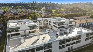 More Details about MLS # 250045018 : 2552 NAVARRA DR UNIT A