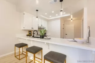 Photo #5: 250045196 Listing