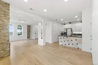 Photo #5: 250045582 Listing