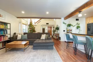 Photo #1: 250045977 Listing 