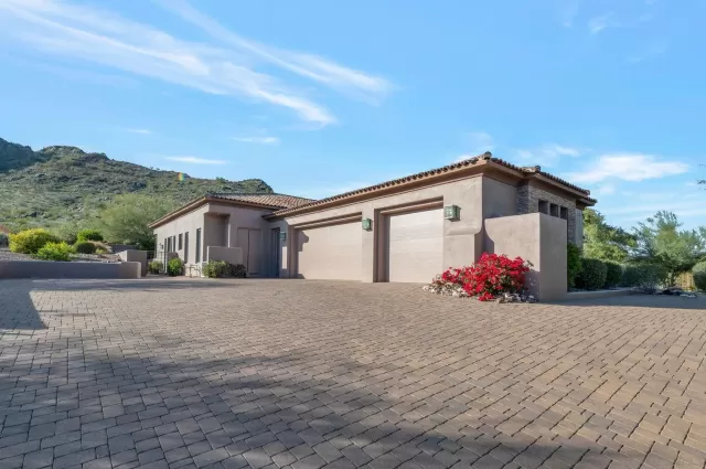 MLS: 250046101 Condo For Sale