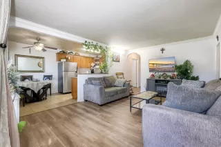 Photo #2: 250046168 Listing 