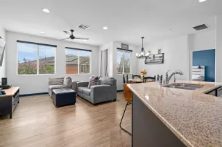 Photo #3: 250046279 Listing 