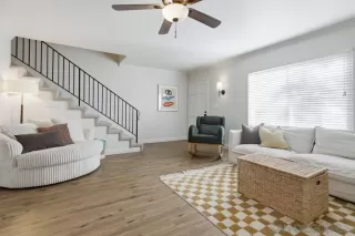 Photo #2: 2600004 Listing