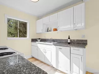 Photo #4: 260001421 Listing 