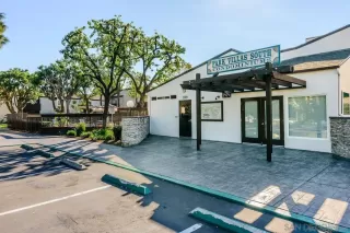 Photo #5: 260001518 Listing