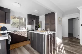 Photo #3: 260001627 Listing 