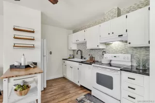 Photo #5: 260001796 Listing