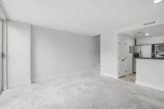 Photo #2: 260001799 Listing