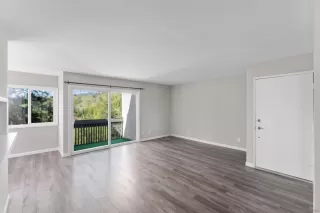 Photo #2: 260001808 Listing 