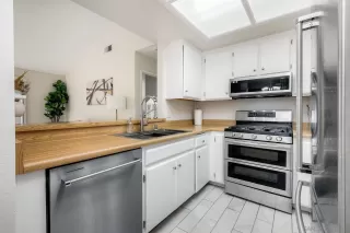 Photo #3: 260001809 Listing