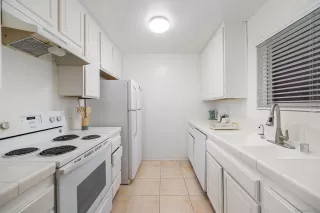 Photo #5: 260001824 Listing