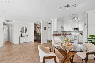 Photo #3: 260001851 Listing