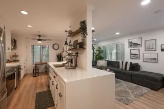 Photo #4: 260001945 Listing 