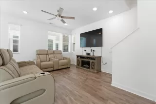 Photo #4: 260001953 Listing