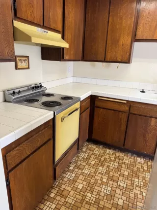 Photo #6: 260001958 Listing