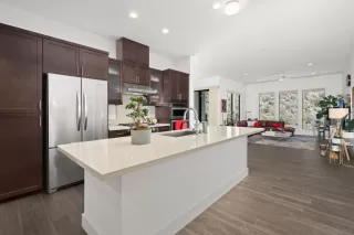 Photo #2: 260001967 Listing