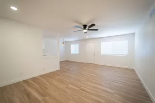 Photo #2: 260001975 Listing