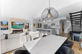 Photo #1: 260001984 Listing