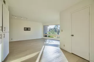 Photo #4: 260002095 Listing 