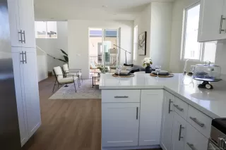 Photo #4: 260002107 Listing