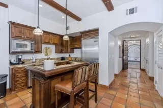 Photo #3: 260002211 Listing