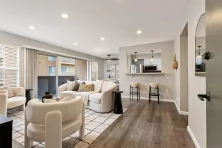 Photo #2: 260002222 Listing