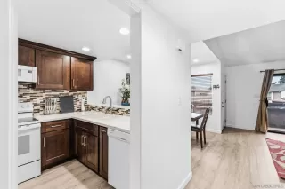 Photo #6: 260002343 Listing