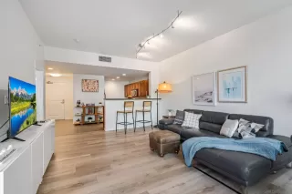 Photo #2: 260002398 Listing