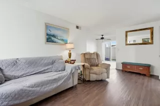 Photo #6: 260002423 Listing