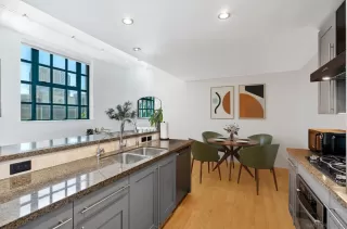 Photo #4: 260002438 Listing