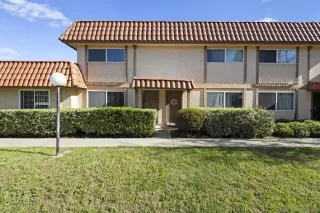 Browse active condo listings in KENWOOD TOWNHOMES