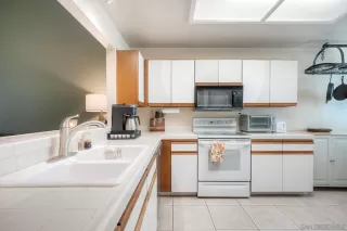 Photo #3: 260002490 Listing