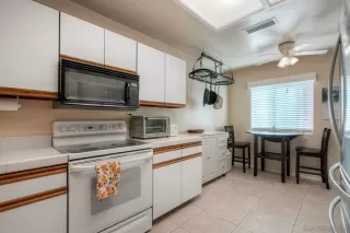 Photo #5: 260002490 Listing