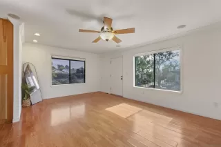 Photo #1: 260002499 Listing