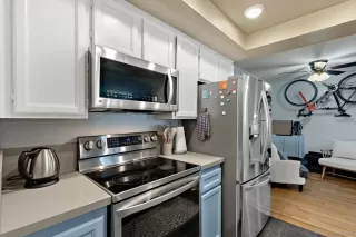 Photo #2: 260003240 Listing