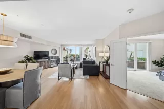 Photo #3: 2600033 Listing