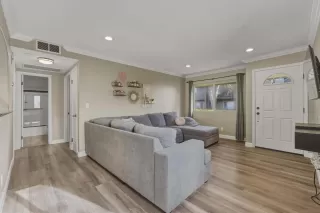 Photo #2: 260003371 Listing 