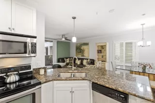 Photo #5: 260003373 Listing