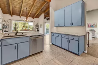 Photo #5: 260003404 Listing