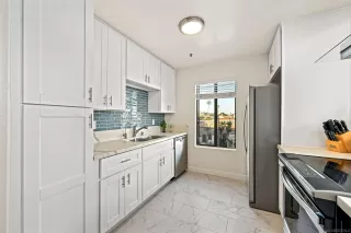 Photo #4: 260003419 Listing