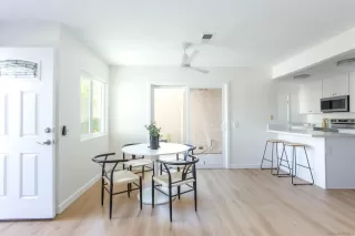 Photo #5: 260003435 Listing