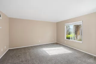 Photo #3: 260003480 Listing