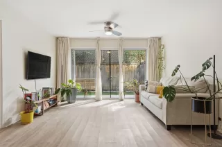 Photo #4: 260003554 Listing