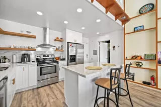 Photo #5: 260003609 Listing