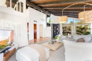 Photo #4: 260003680 Listing