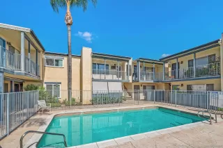 More Details about MLS # 260003740 : 732 E LEXINGTON UNIT 19