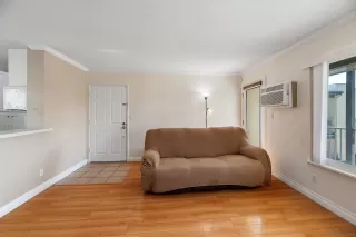 Photo #3: 260003740 Listing