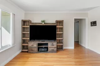 Photo #4: 260003740 Listing